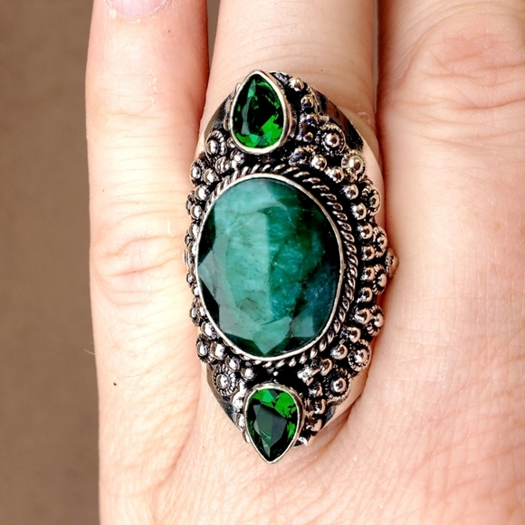 New Emerald and Peridot 925 Silver Statement Ring. - Picture 4 of 16
